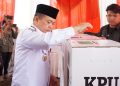 Gubernur Al Haris Gunakan Hak Pilihnya Di TPS 32 Rawasari