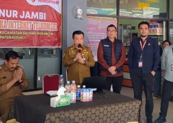 Di Muara Emat Jaringan Internet Makin Mantap, Al Haris Langsung Tes Video Call Beberapa Kerabat