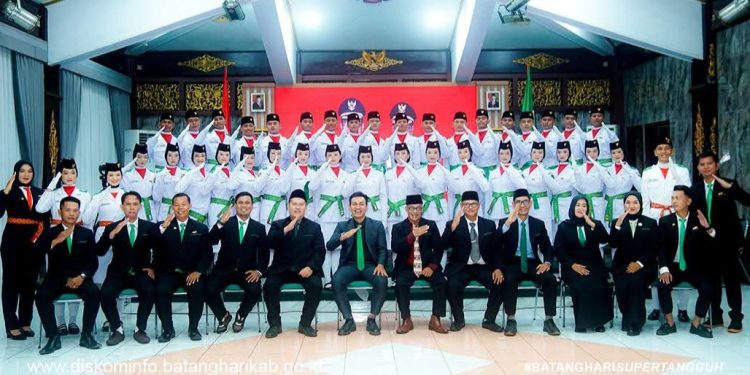 Paskibraka Batang Hari 2025 Dikukuhkan, Fadhil Arief : Mereka Putra Putri Terbaik Teladan Generasi Muda