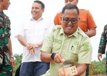 Bupati Batang Hari Letakkan Batu Pertama Pembangunan Koperasi Desa Dan Kelurahan Merah Putih