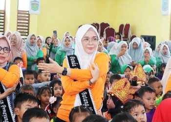 Di Pemayung, Bunda PAUD Zulva Fadhil Disambut Antusias Masyarakat
