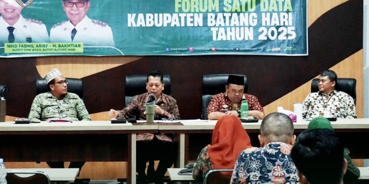 Pj. Sekda Batang Hari Buka Rakor Forum Satu Data Kabupaten Batang Hari Tahun 2025.