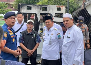 Maulana Tinjau Lokasi Kebakaran di Solok Sipin, Pemkot Jambi Tanggung Konsumsi Korban Selama Sepekan