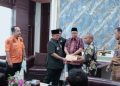 Maulana Serahkan Bantuan Ratusan Juta untuk Korban Kebakaran