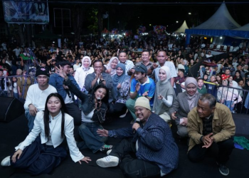 Maulana-Diza Tumpah Ruah Bersama Ribuan Masyarakat Jambi di Acara “Malam Hiburan Rakyat”