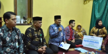 Pemkot Jambi Serahkan Santunan JKM Rp42 Juta kepada Ahli Waris Ketua RT 54